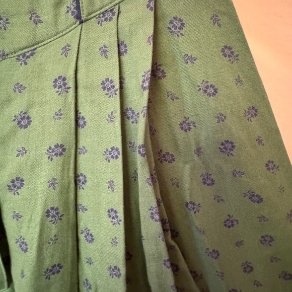 Vintage green floral pleated mini dress with adjustable buttoned straps, militar - Picture 5 of 5